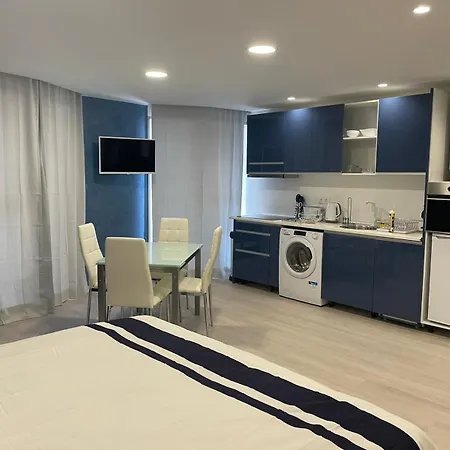 Center Marina View Blue 아파트 *