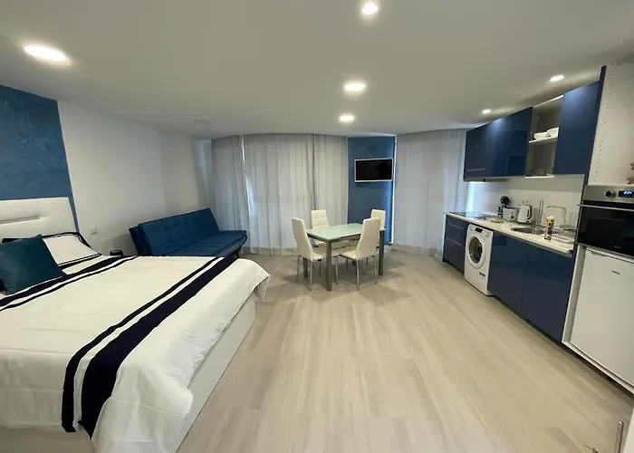 Апартаменты Center Marina View Blue Фуншал